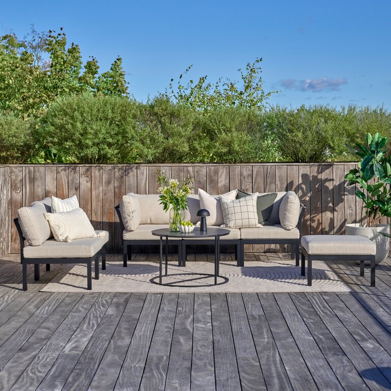 Fleksibilitet med modulsofa på uteplassen